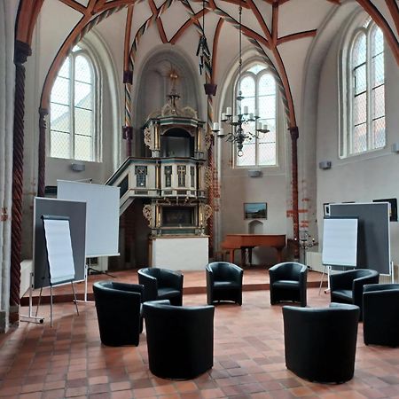 Up Hus Hotel Neuruppin Buitenkant foto