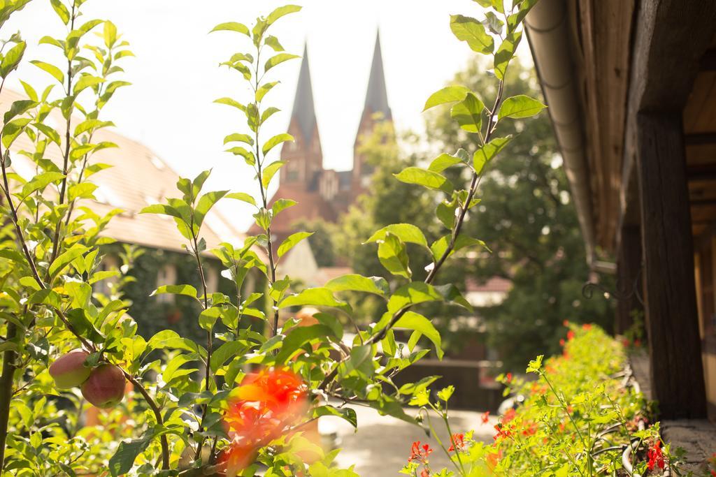 Up Hus Hotel Neuruppin Buitenkant foto