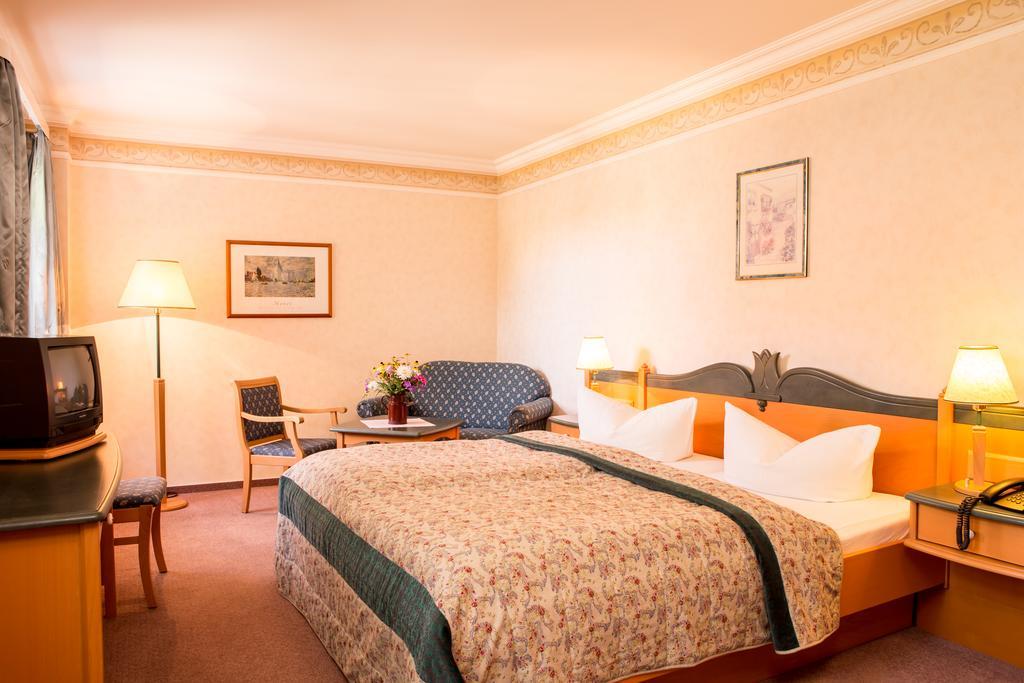 Up Hus Hotel Neuruppin Buitenkant foto