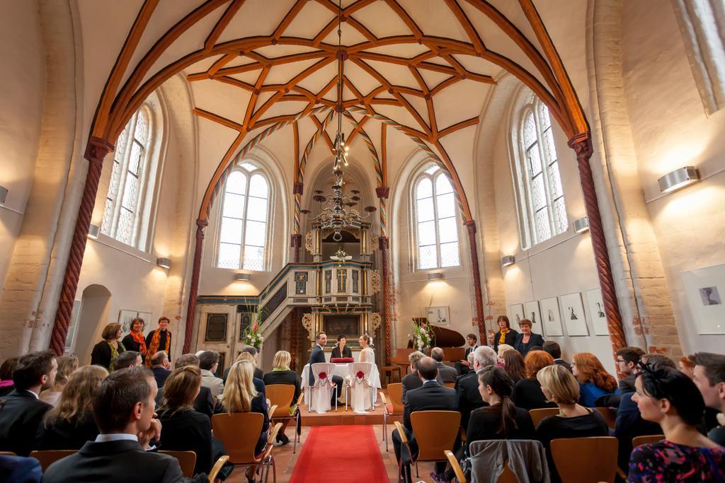 Up Hus Hotel Neuruppin Buitenkant foto