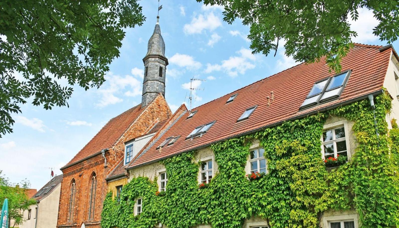 Up Hus Hotel Neuruppin Buitenkant foto