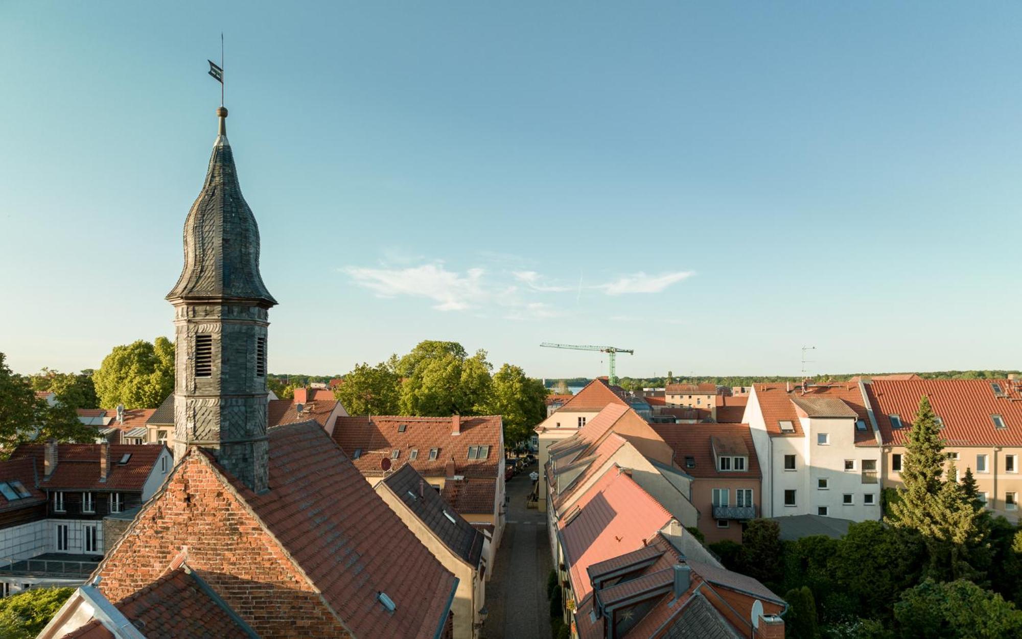 Up Hus Hotel Neuruppin Buitenkant foto
